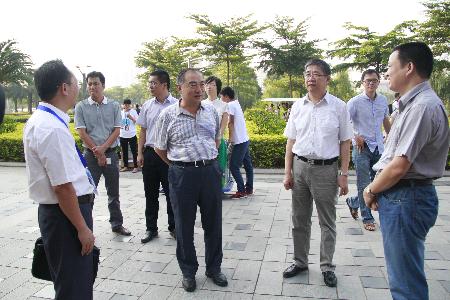 贾益民校长、关一凡书记视察我院迎新现场